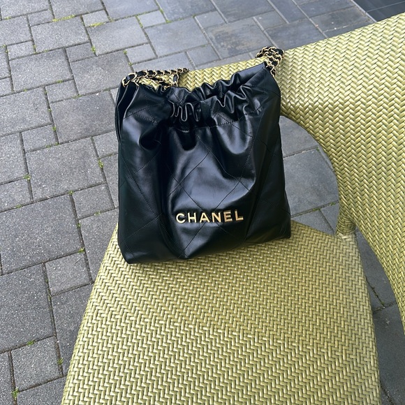 Chanel hobo medium 22 handbag - Picture 9 of 9